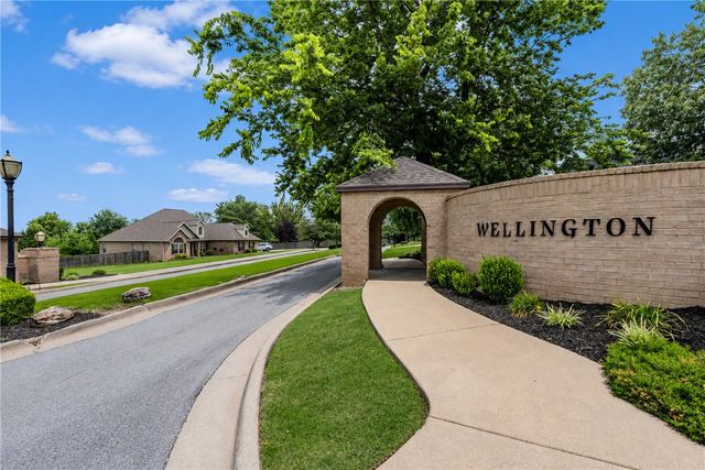 612 Whitcliff Drive, Cave Springs, AR 72718