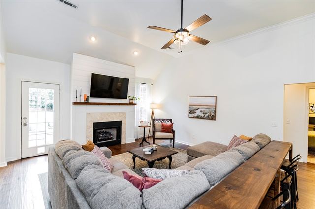 612 Whitcliff Drive, Cave Springs, AR 72718