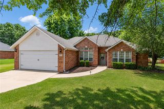 612 Whitcliff Drive, Cave Springs, AR 72718