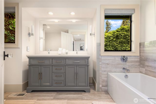 10510 NE 44th Street, Kirkland, WA 98033