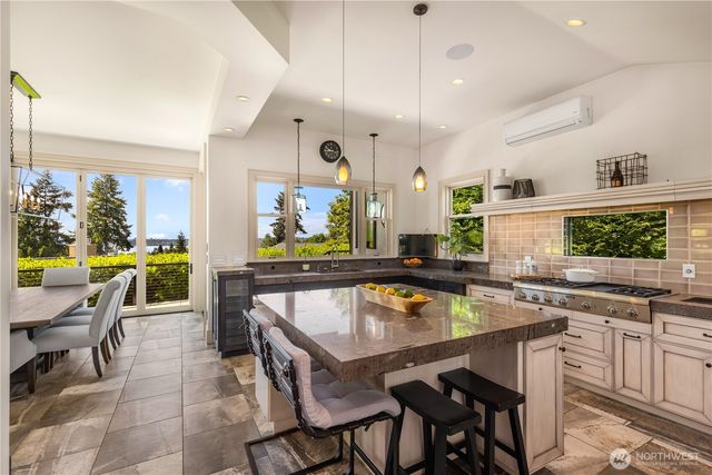 10510 NE 44th Street, Kirkland, WA 98033