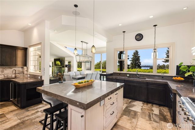 10510 NE 44th Street, Kirkland, WA 98033