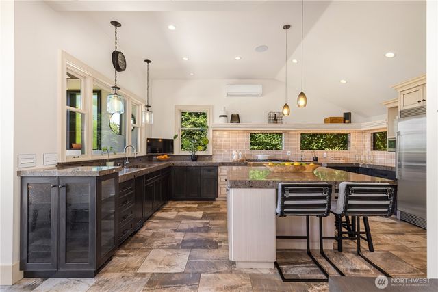 10510 NE 44th Street, Kirkland, WA 98033