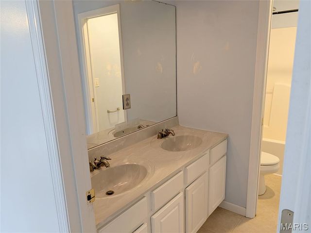 488 Fortress Court, St Charles, MO 63303