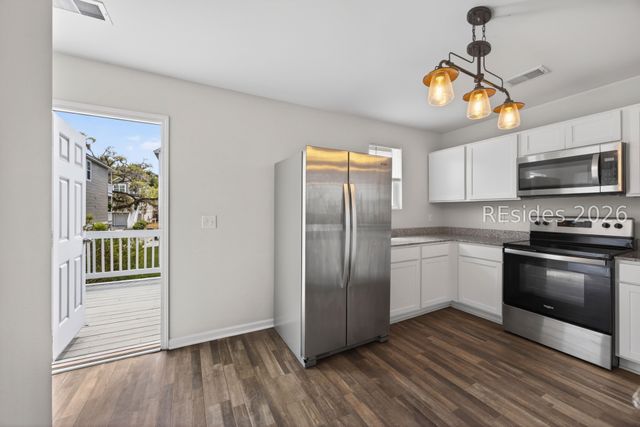 9 Bay Breeze Ln, Beaufort, SC 29907