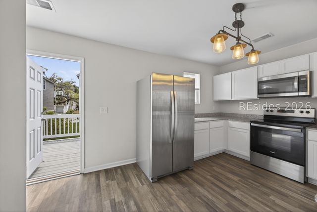 9 Bay Breeze Ln, Beaufort, SC 29907