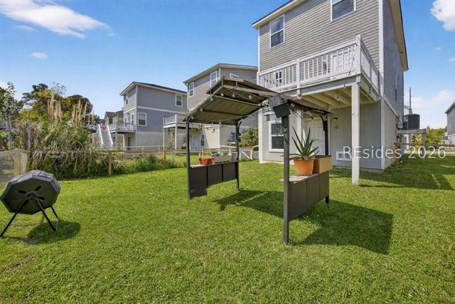 9 Bay Breeze Ln, Beaufort, SC 29907