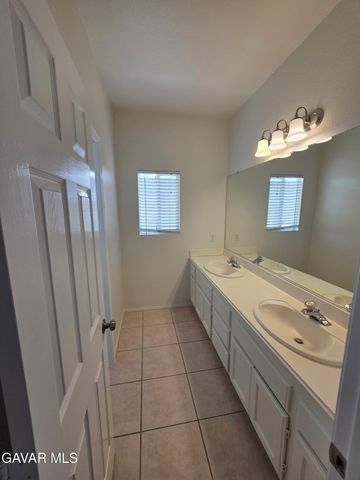 3321 Sungate Drive, Palmdale, CA 93551