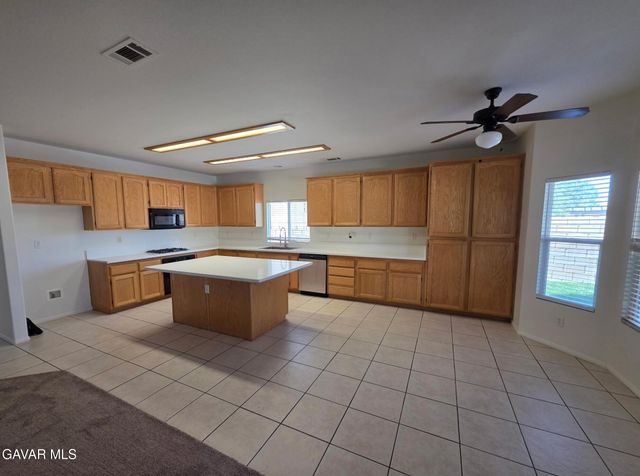 3321 Sungate Drive, Palmdale, CA 93551