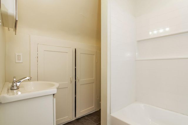 250 Irving Avenue N, Minneapolis, MN 55405