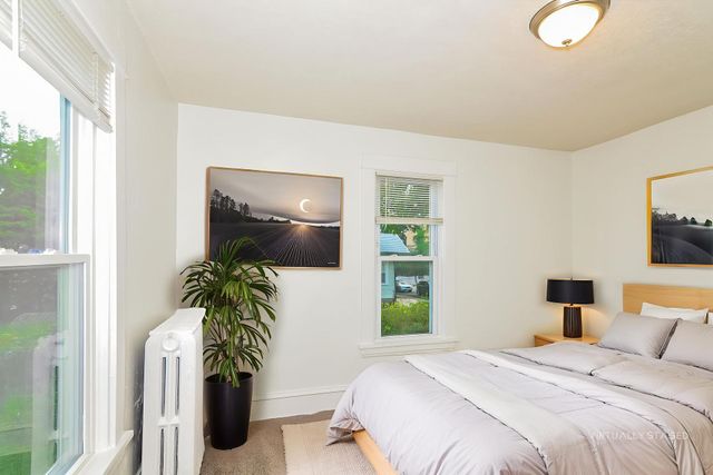 250 Irving Avenue N, Minneapolis, MN 55405