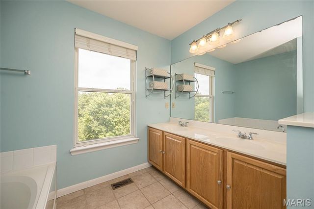 1566 Buckhurst Court, Ballwin, MO 63021