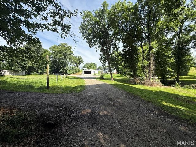 2807 Otten Road, Millstadt, IL 62260