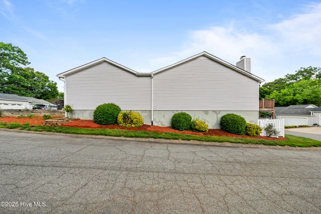 511 Westpark Circle, Winston Salem, NC 27103