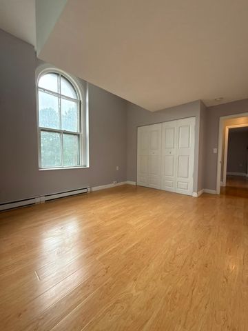 100 Captains Row 203, Chelsea, MA 02150