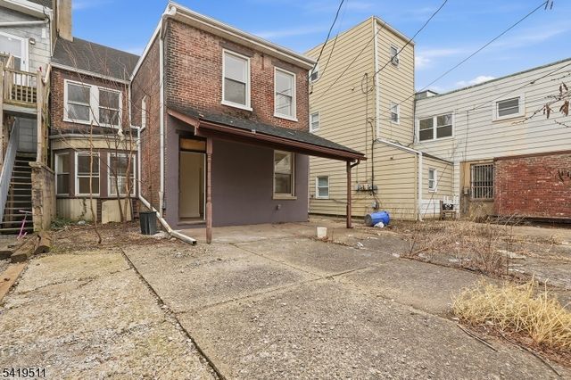 379 S Main St, Phillipsburg Town, NJ 08865