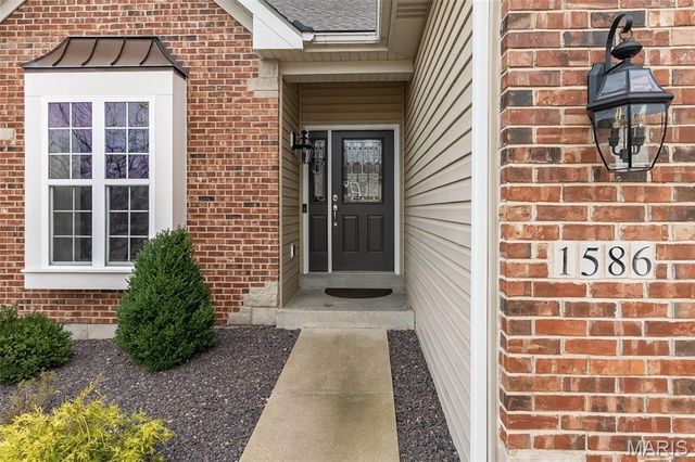 1586 Heritage Valley Drive, High Ridge, MO 63049
