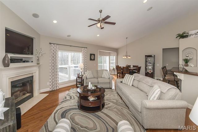 1586 Heritage Valley Drive, High Ridge, MO 63049