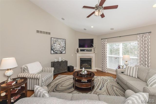 1586 Heritage Valley Drive, High Ridge, MO 63049