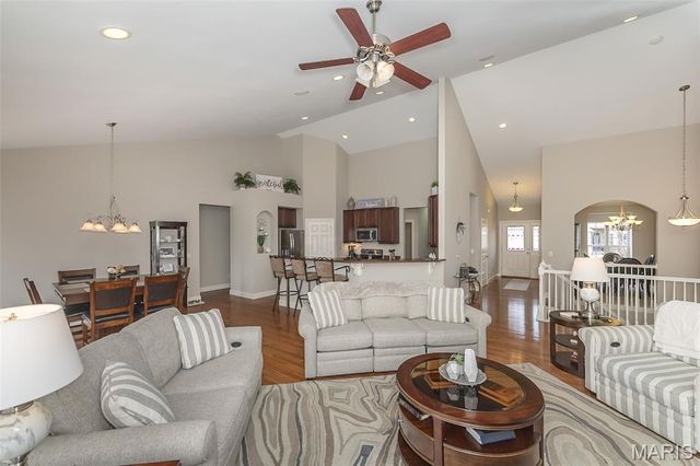 1586 Heritage Valley Drive, High Ridge, MO 63049
