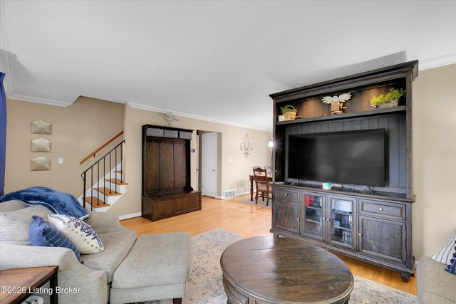 3745 Glenmeade Rd, Louisville, KY 40218