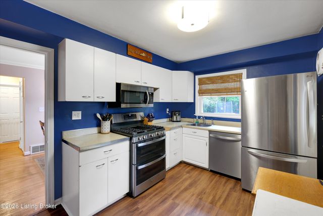 3745 Glenmeade Rd, Louisville, KY 40218