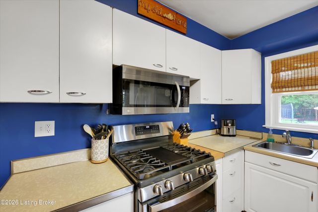 3745 Glenmeade Rd, Louisville, KY 40218