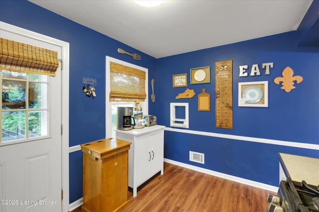 3745 Glenmeade Rd, Louisville, KY 40218