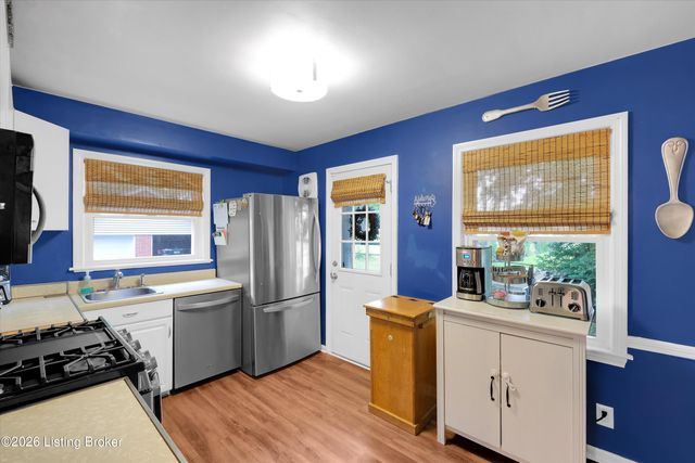 3745 Glenmeade Rd, Louisville, KY 40218
