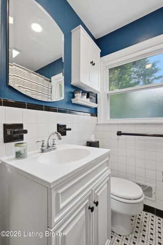 3745 Glenmeade Rd, Louisville, KY 40218