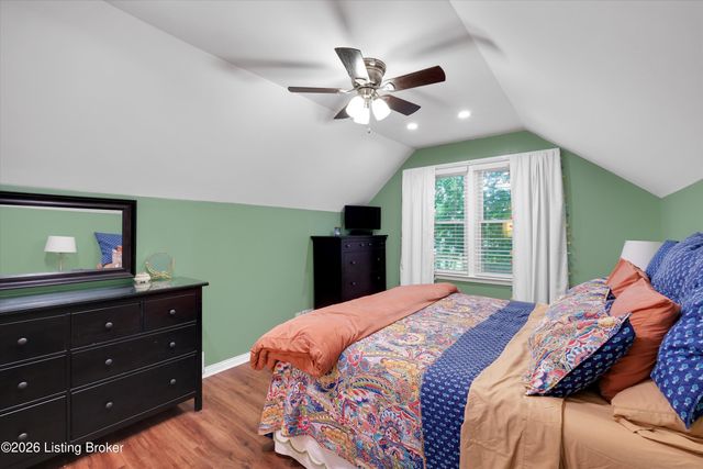 3745 Glenmeade Rd, Louisville, KY 40218
