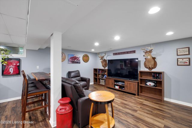 3745 Glenmeade Rd, Louisville, KY 40218