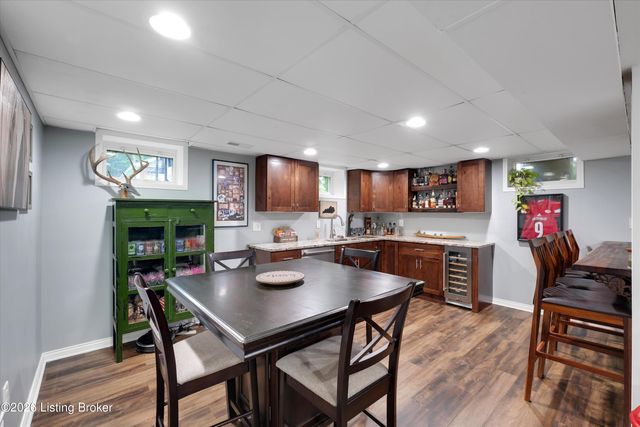 3745 Glenmeade Rd, Louisville, KY 40218