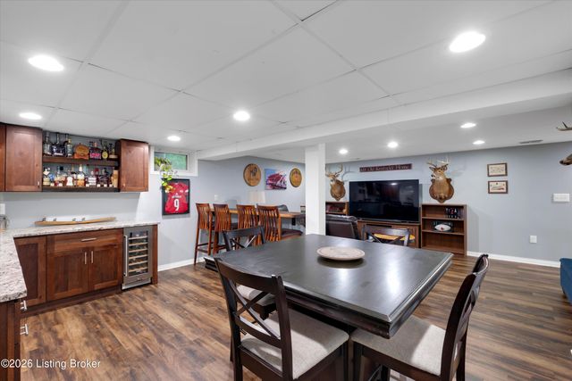 3745 Glenmeade Rd, Louisville, KY 40218