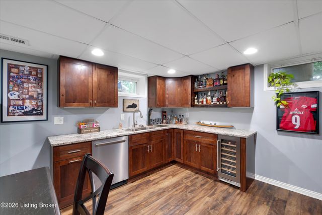 3745 Glenmeade Rd, Louisville, KY 40218