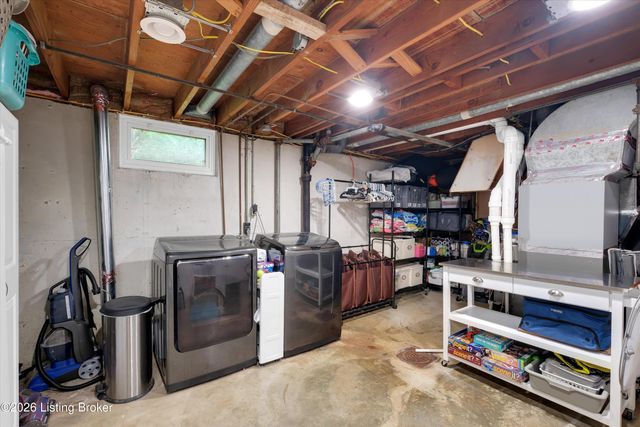 3745 Glenmeade Rd, Louisville, KY 40218
