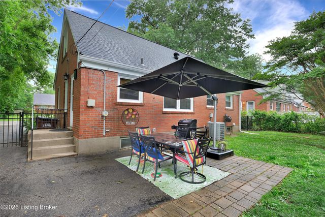 3745 Glenmeade Rd, Louisville, KY 40218