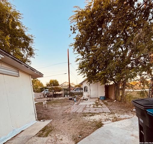 2033 W Laurel, San Antonio, TX 78201