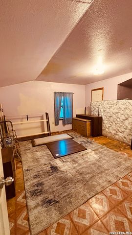 2033 W Laurel, San Antonio, TX 78201