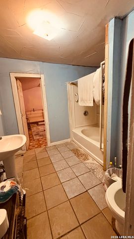 2033 W Laurel, San Antonio, TX 78201