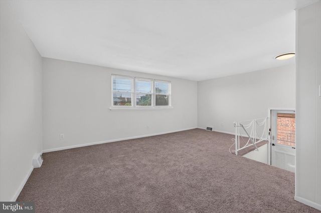2261 STRAHLE ST, Philadelphia, PA 19152