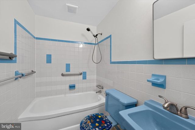 2261 STRAHLE ST, Philadelphia, PA 19152