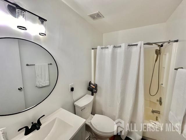 211 Sunshine Court, Sayreville, NJ 08859