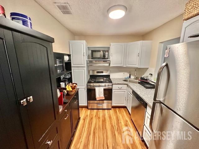 211 Sunshine Court, Sayreville, NJ 08859