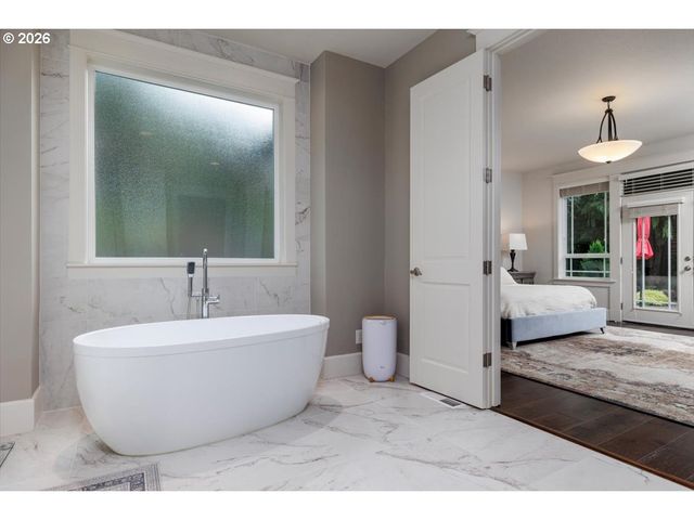 1910 TAYLOR Ct, West Linn, OR 97068