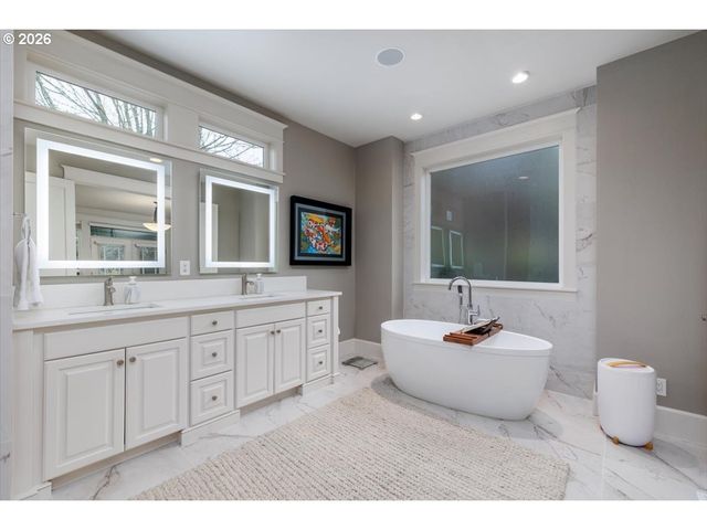 1910 TAYLOR Ct, West Linn, OR 97068
