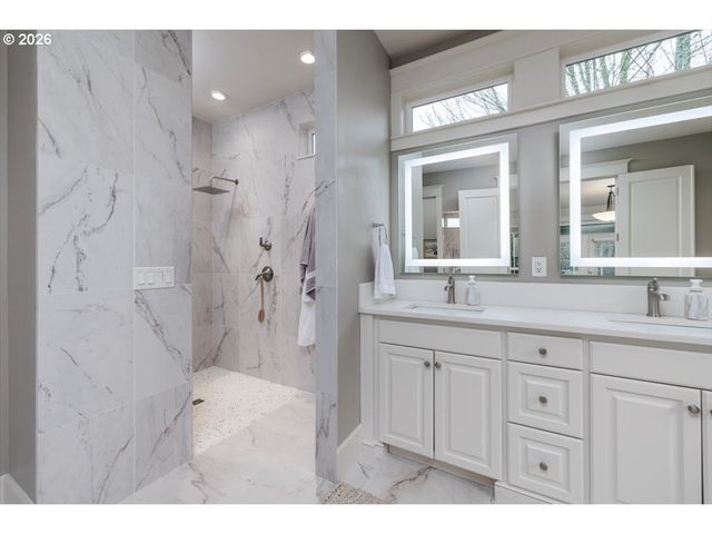 1910 TAYLOR Ct, West Linn, OR 97068