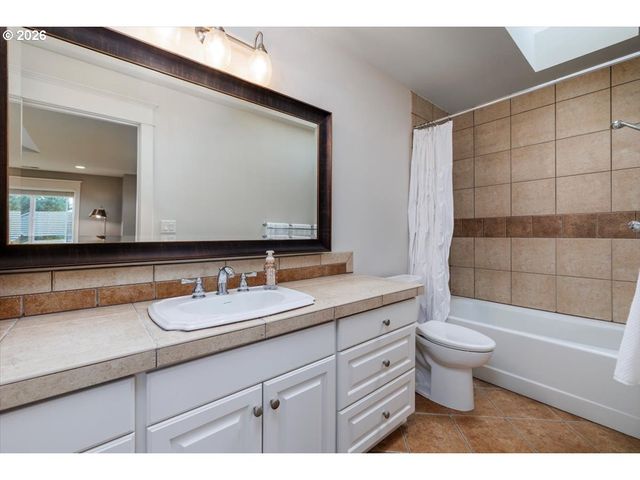 1910 TAYLOR Ct, West Linn, OR 97068