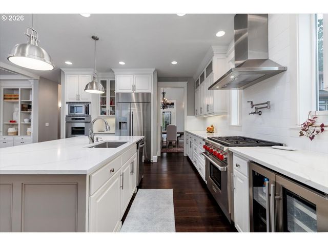 1910 TAYLOR Ct, West Linn, OR 97068