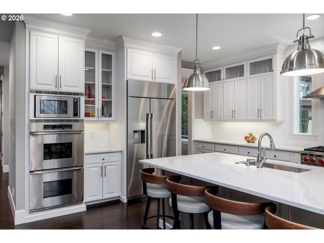 1910 TAYLOR Ct, West Linn, OR 97068